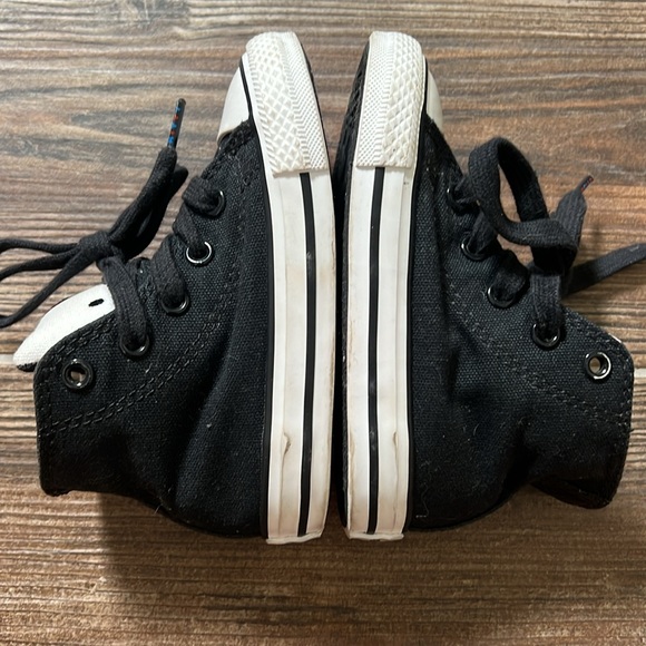 Hello Kitty Chuck Taylor All Star high top Converse size 6 - Picture 8 of 8